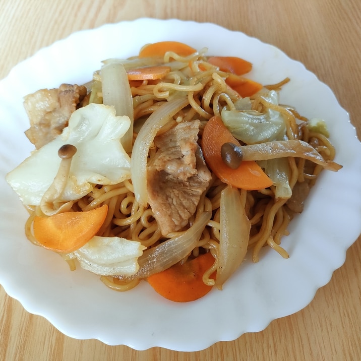 豚肉と野菜としめじの焼きそば